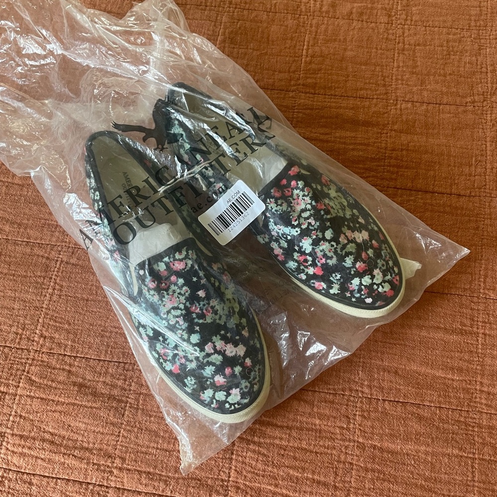 Retro AEO Floral Print Slide On Sneakers - Picture 3 of 8